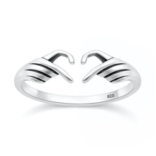 Load image into Gallery viewer, Sterling Silver Oxidized And Polished Heart Fingers Ring
