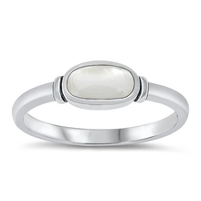 Load image into Gallery viewer, Sterling Silver Mother Of Pearl Oval Stone Ring