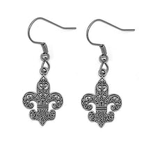 Load image into Gallery viewer, Sterling Silver Oxidized Fleur De Lise Shaped Plain EarringsAnd Earring Height 18 mm